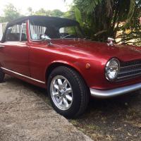 Innocenti 950 Spider
										
										Année : 1961
										Moteur de : 948 cm3
										Puissance : 46 ch DIN à  5300 tr/min
										Vitesse max : 140 km/h 
										Conso : 6,5 l