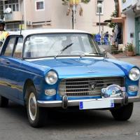 Peugeot 404 berline année 1964 moteur 1600 cm3 4 vitesses av + M A - 6 places - 4 portes